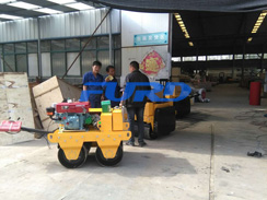 福瑞得機(jī)械手扶雙輪壓路機(jī)，二次結(jié)構(gòu)澆筑泵及時(shí)包貨